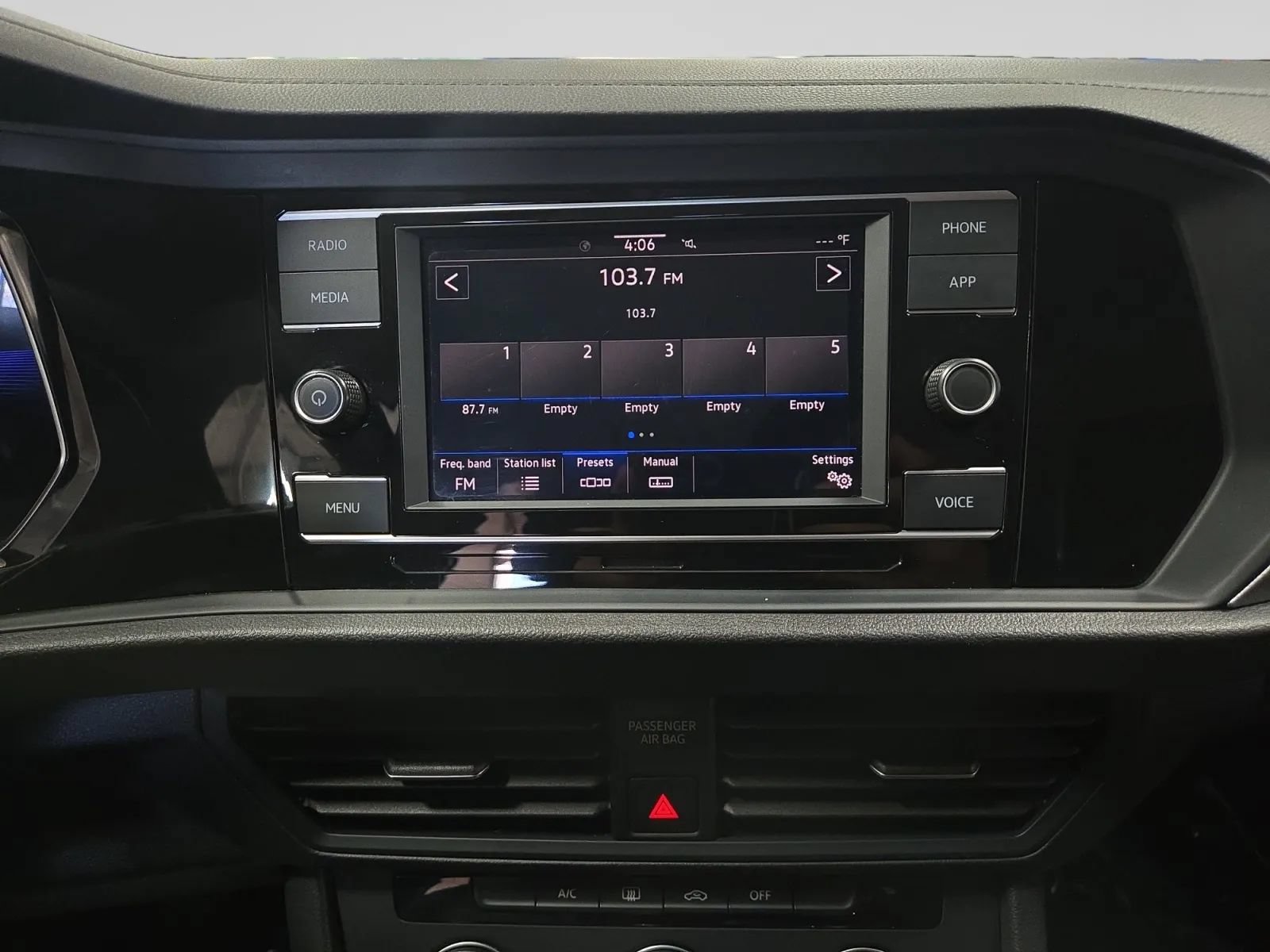 Used 2023 Volkswagen Jetta S FWD image 19