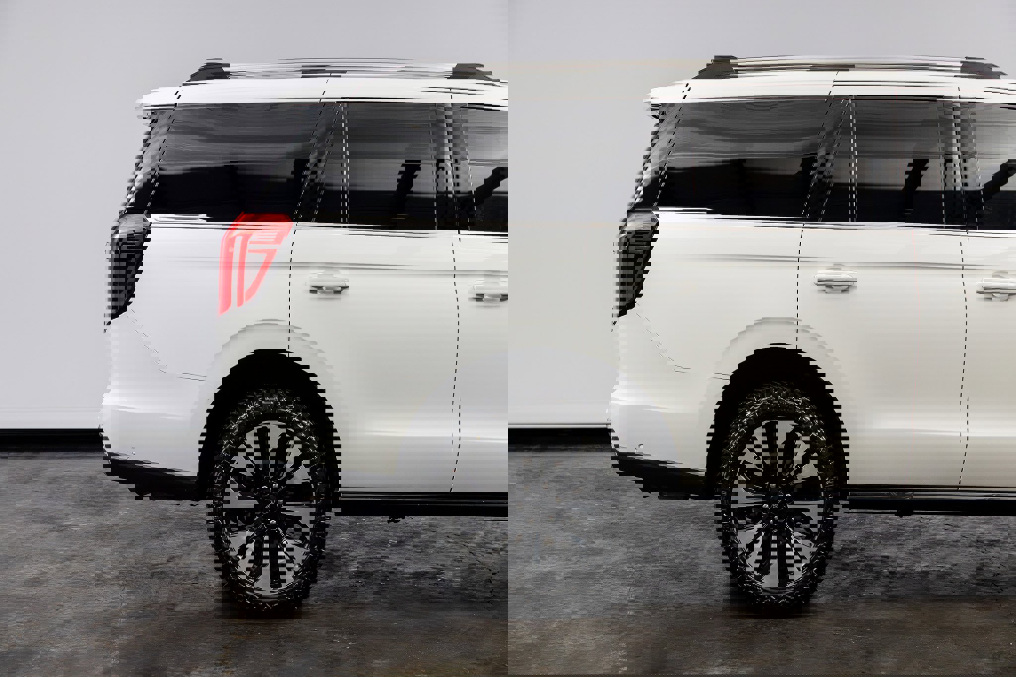 Used 2025 Ford Expedition Platinum w/ Driver's Package image 26