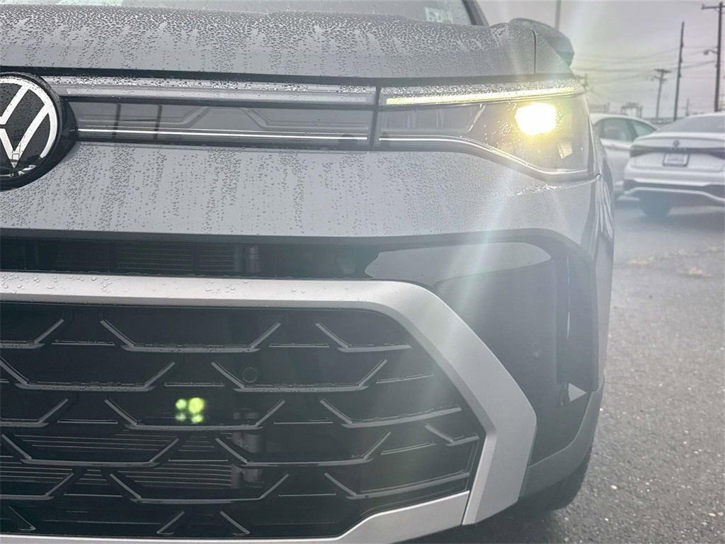 New 2026 Volkswagen Taos SEL image 7