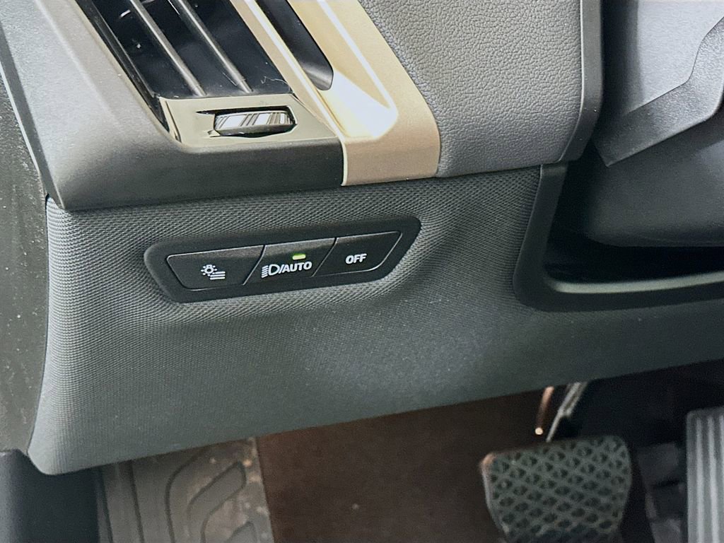 Used 2025 BMW iX xDrive50 image 12