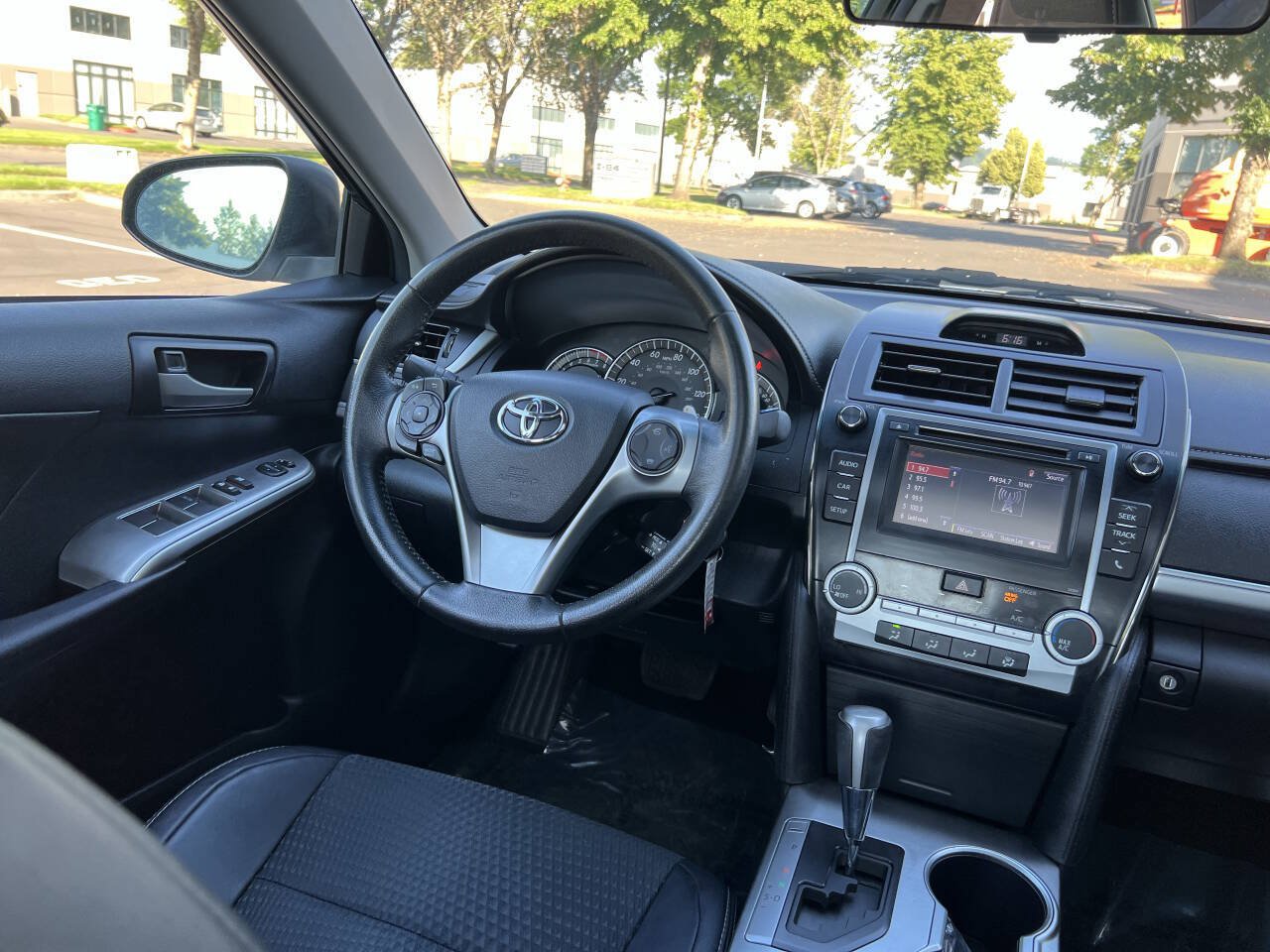Used 2014 Toyota Camry SE FWD image 13
