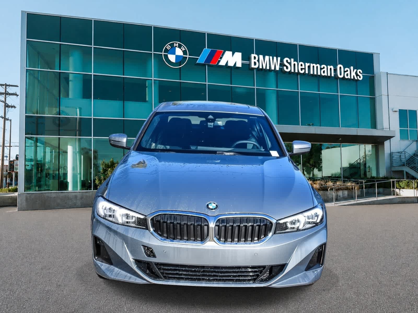 Used 2026 BMW 330i Sedan w/ Premium Package RWD image 3
