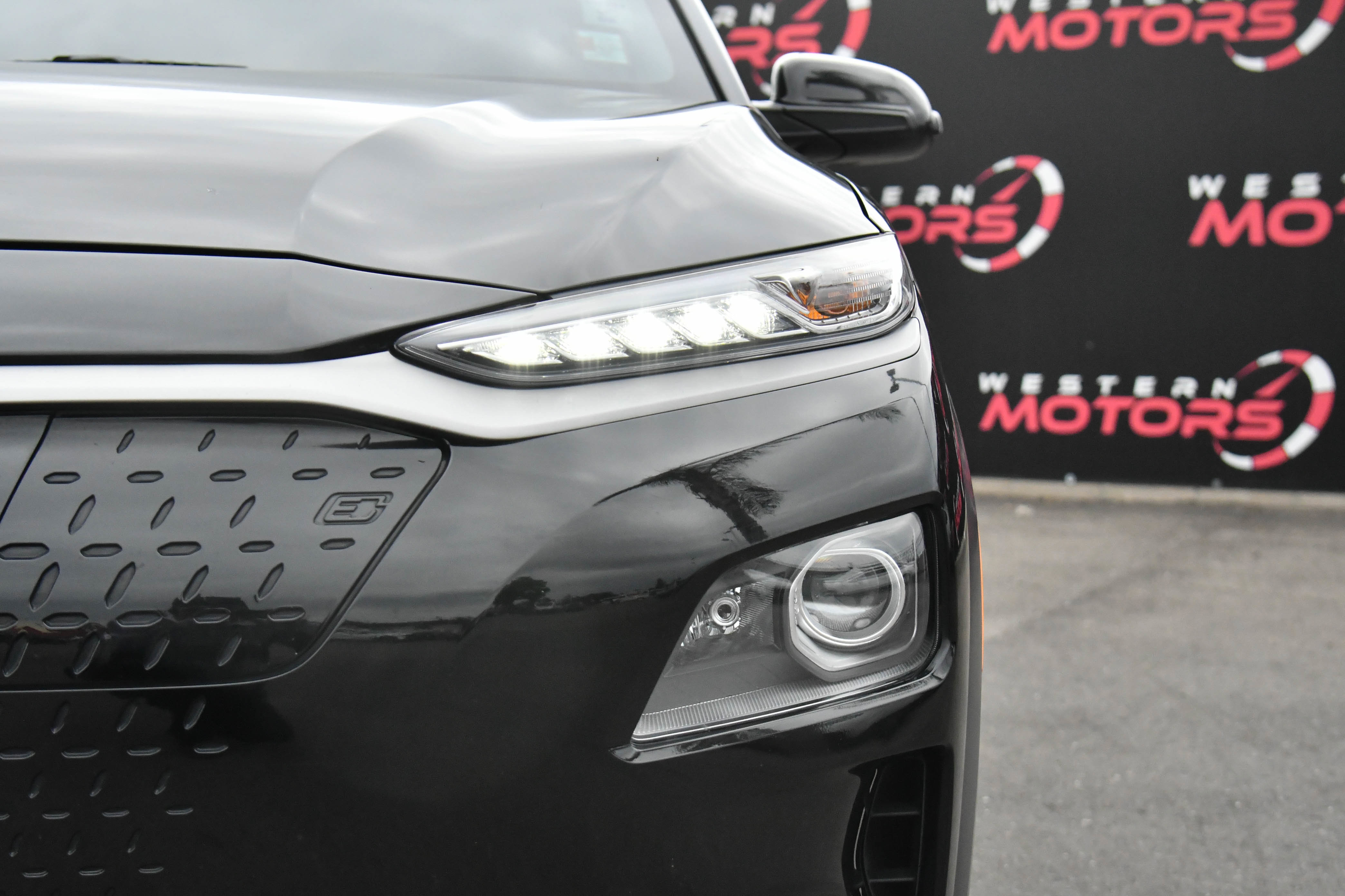 Used 2021 Hyundai Kona Limited FWD image 11