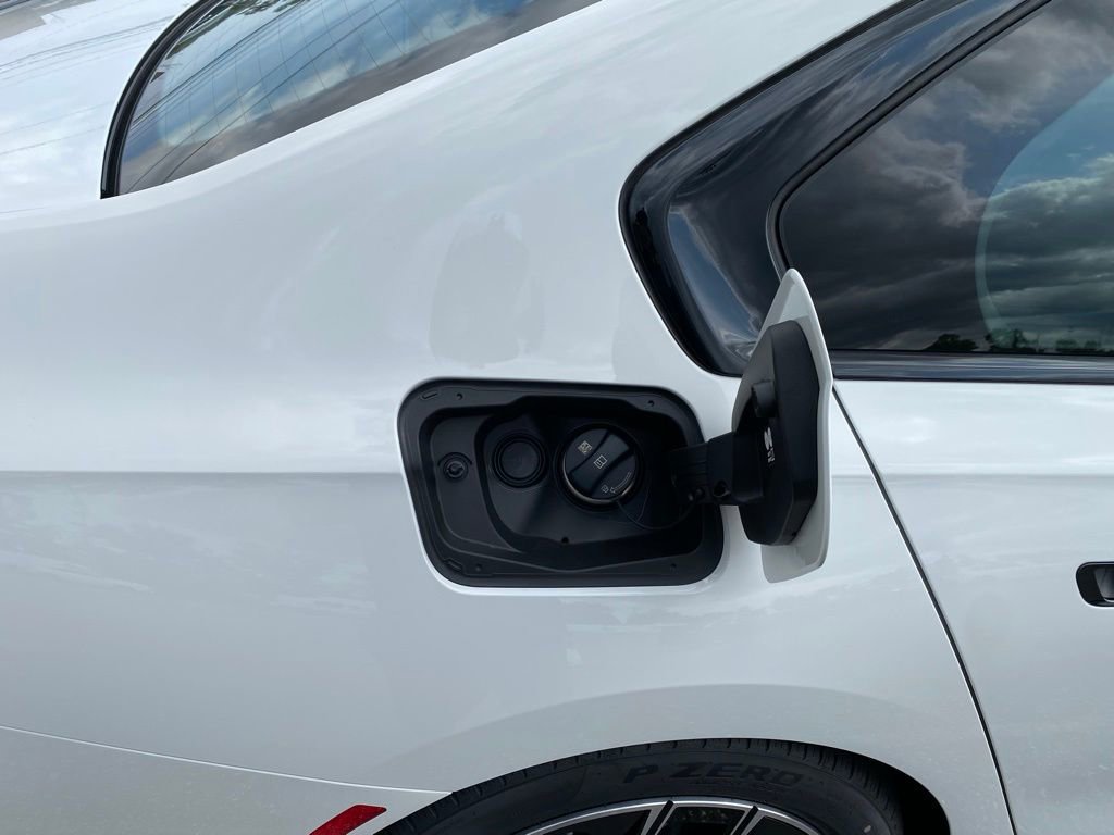 New 2026 BMW 750e xDrive w/ Premium Package image 20