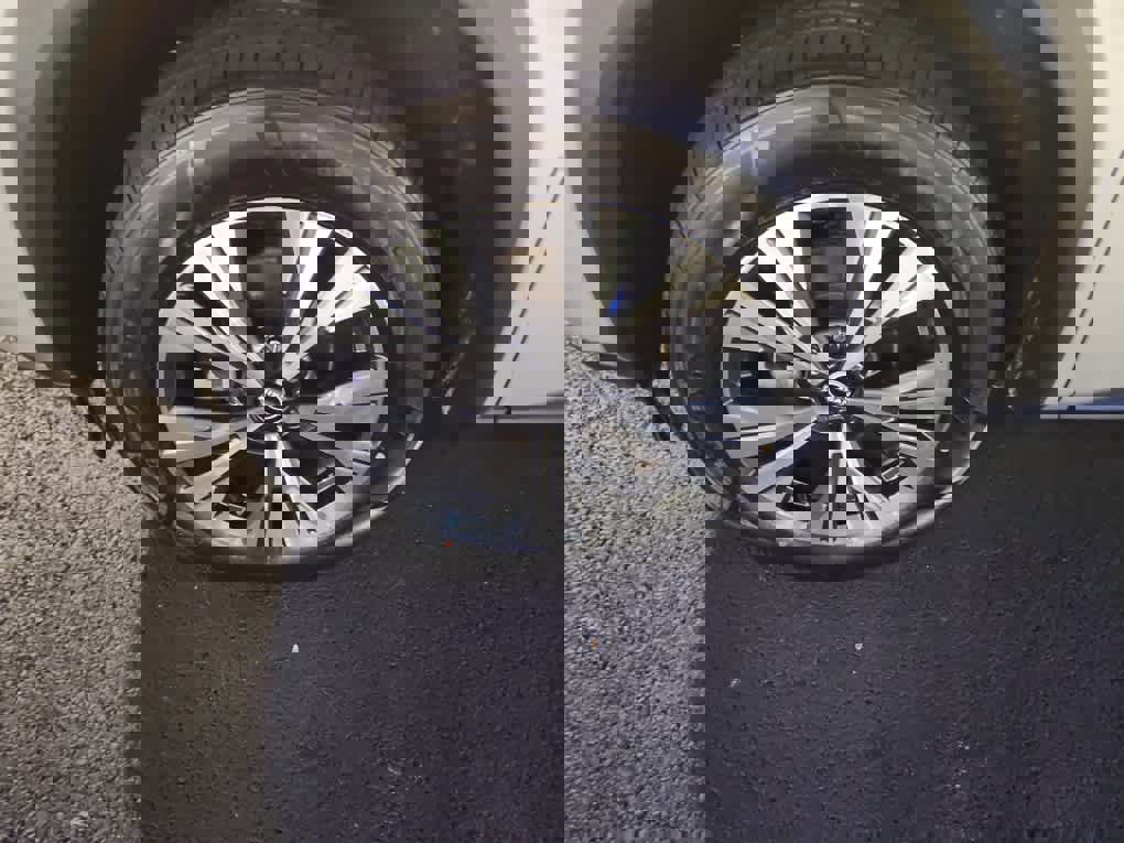 Used 2023 Nissan Rogue SV image 12