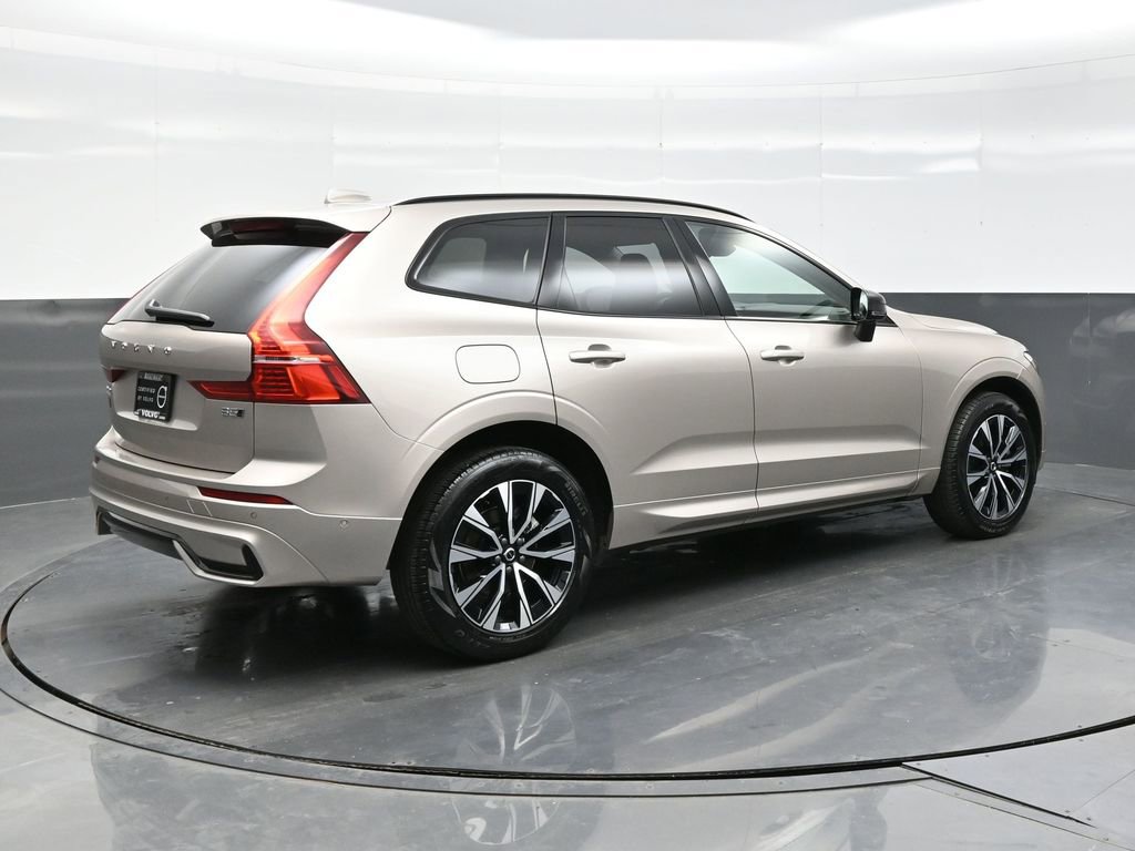 Used 2025 Volvo XC60 B5 Plus image 7