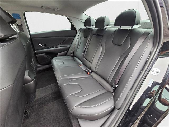 New 2025 Hyundai Elantra Limited image 18