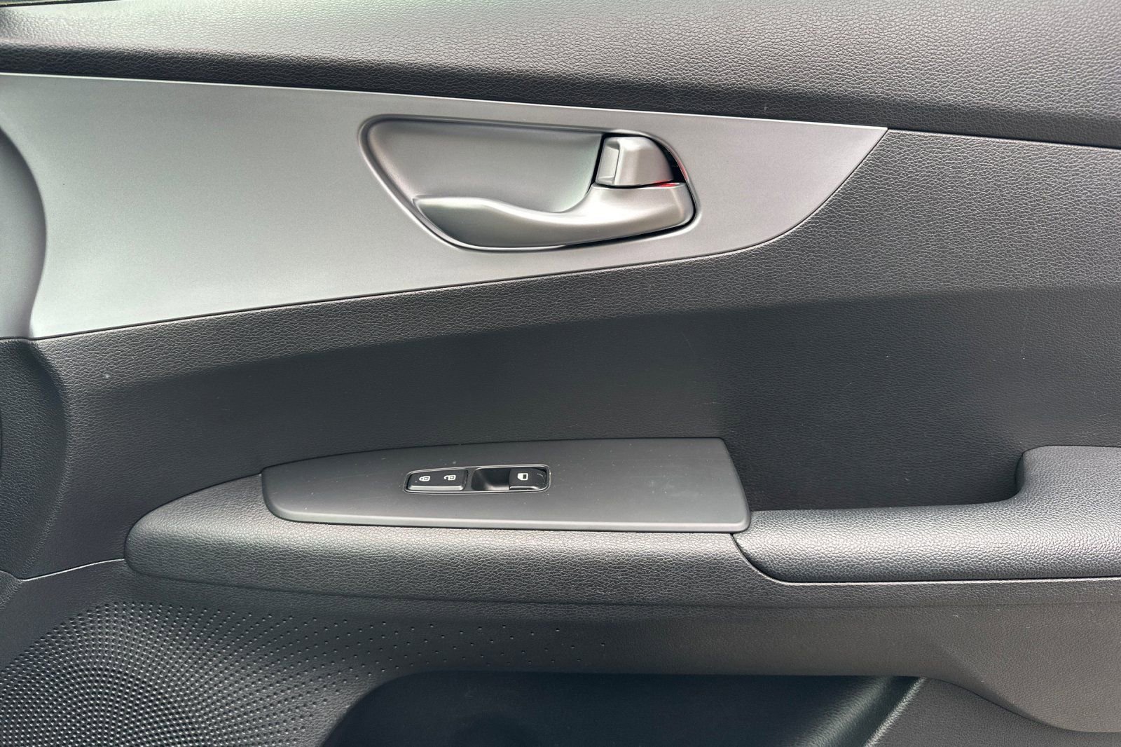 Used 2023 Kia Forte LXS image 18