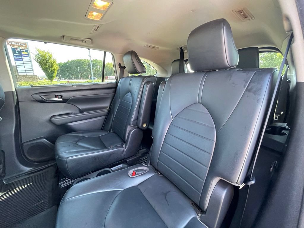 Used 2021 Toyota Highlander XLE FWD image 26