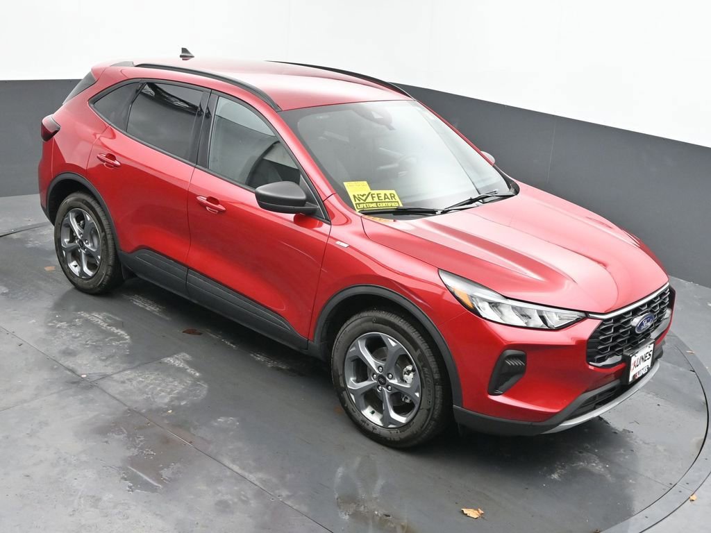 Used 2025 Ford Escape ST-Line w/ Cold Weather Package image 13
