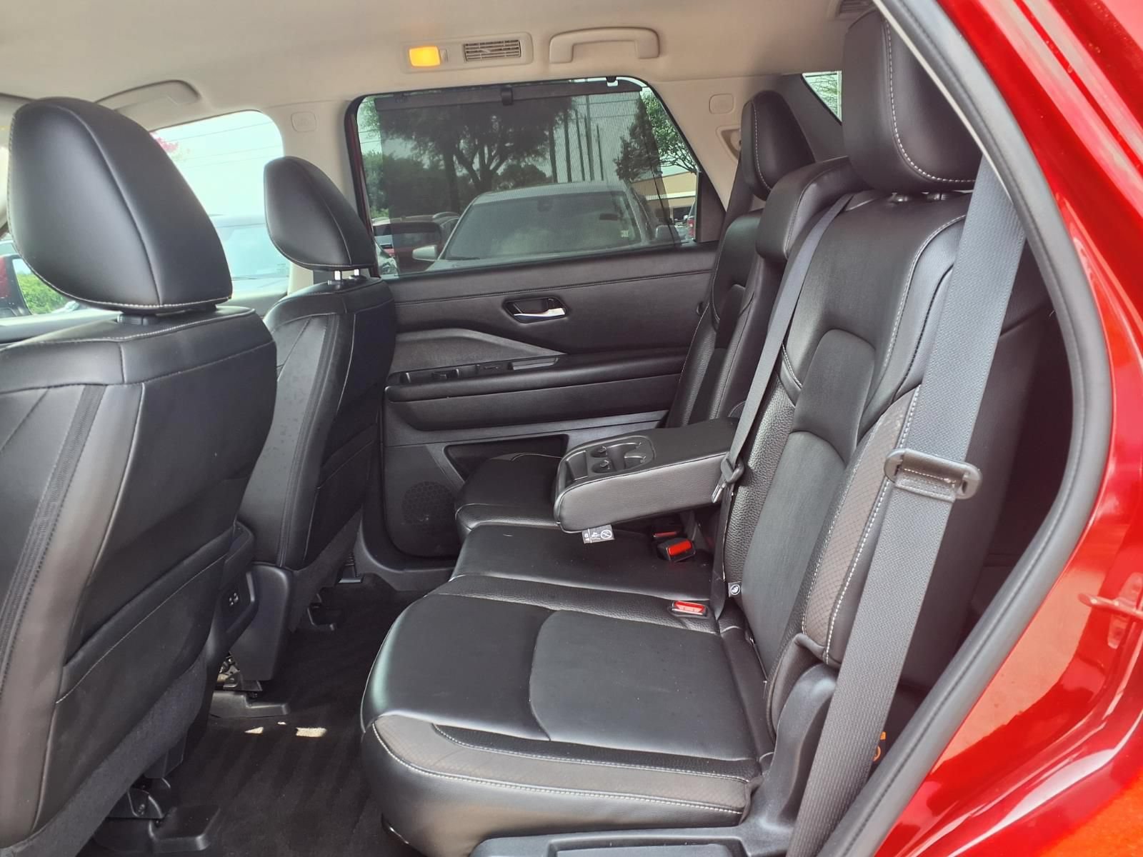 Used 2023 Nissan Pathfinder SL FWD image 18