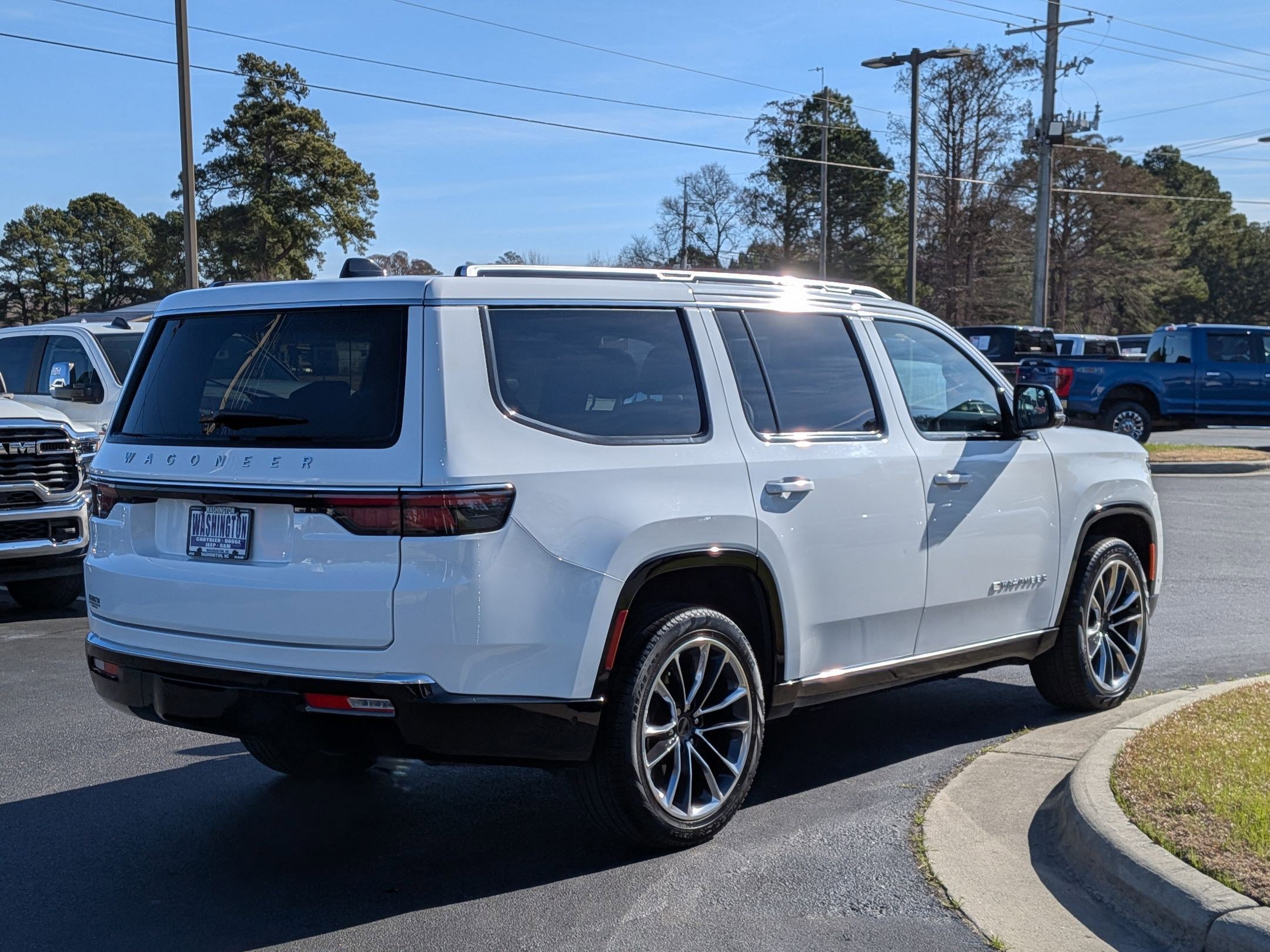 Certified 2025 Jeep Wagoneer Series III w/ Premium Group I image 5