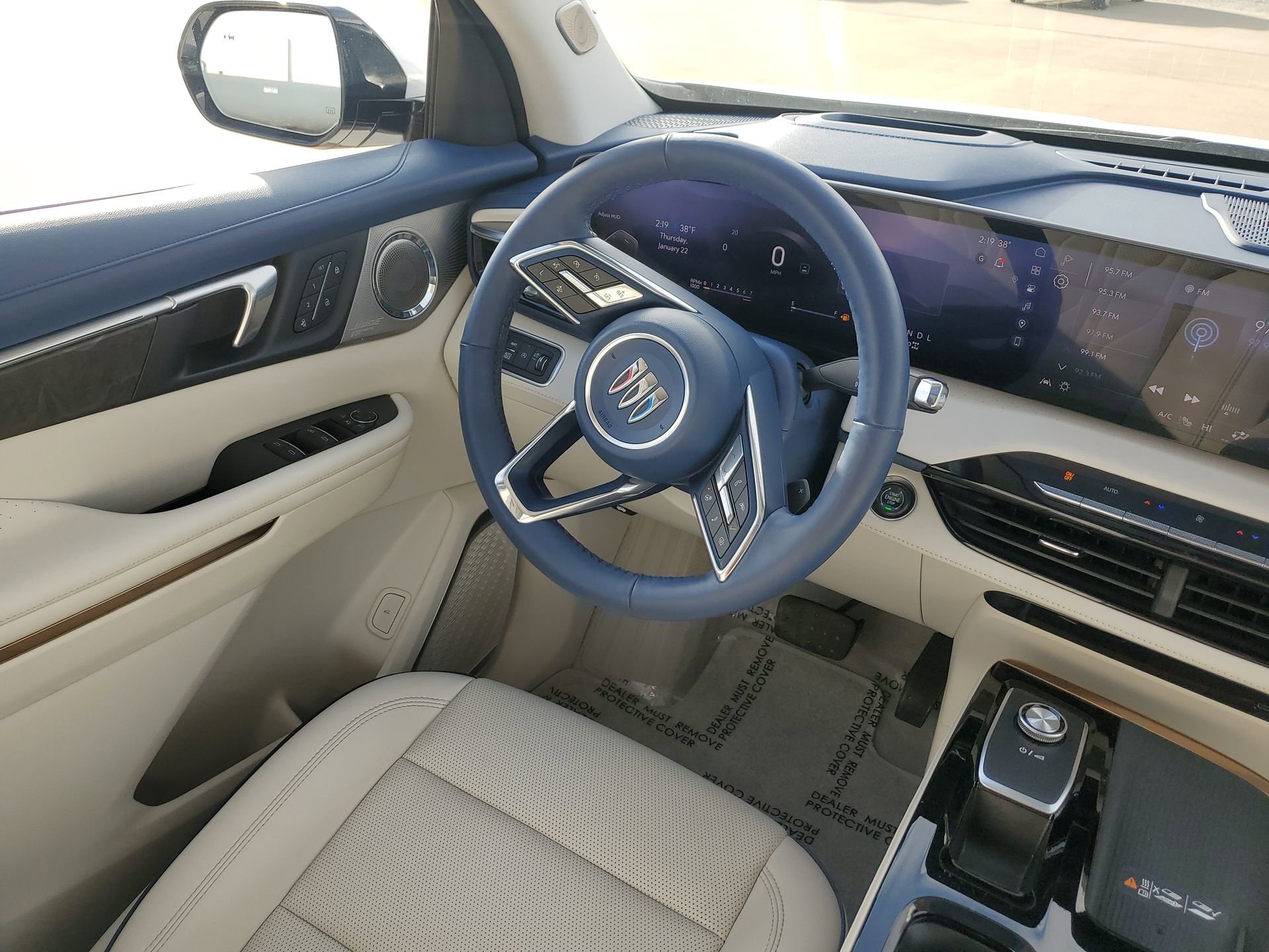 Used 2025 Buick Enclave Avenir image 17