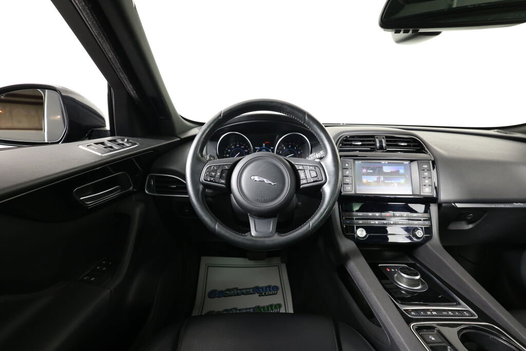 Used 2017 Jaguar F-PACE Premium image 30