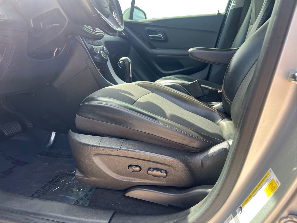 Used 2020 Chevrolet Trax LT w/ LT Convenience Package image 20