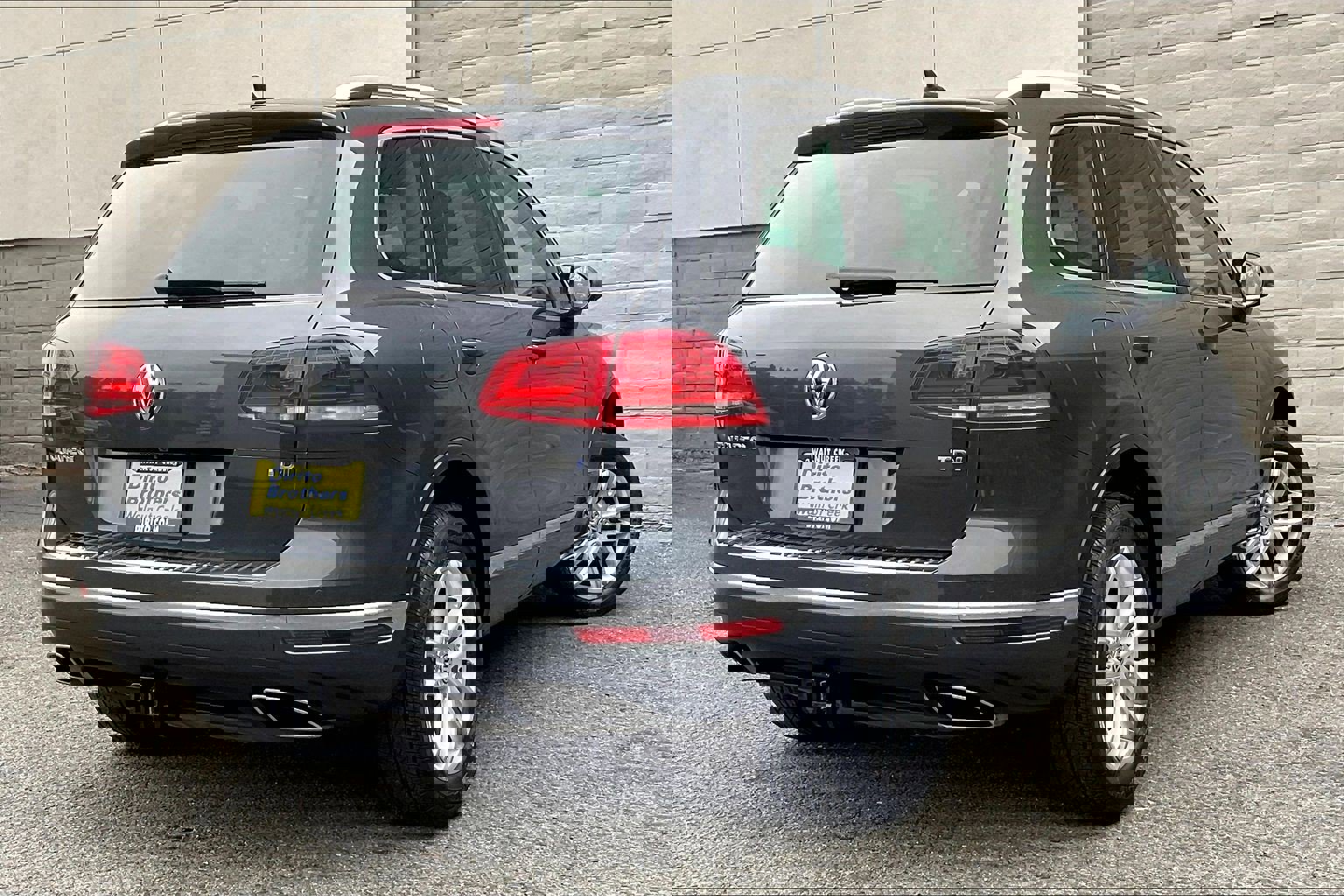 Used 2016 Volkswagen Touareg Sport image 13