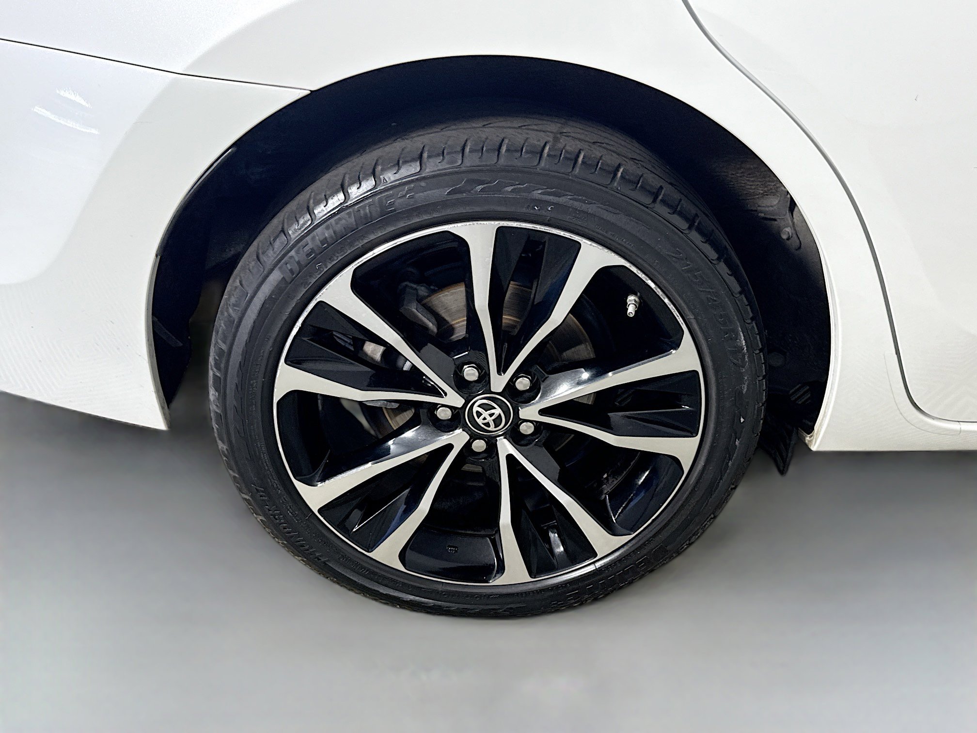 Used 2018 Toyota Corolla XSE w/ Carpet Mat Package (TMS) FWD image 33