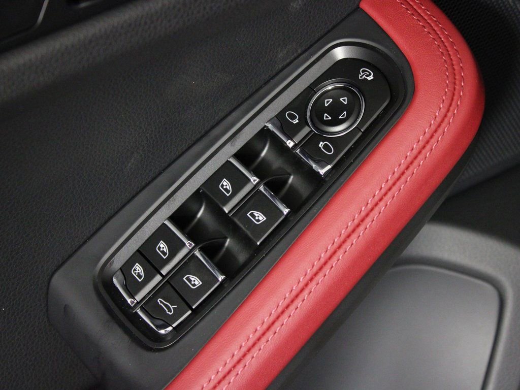 Certified 2025 Porsche Macan image 15