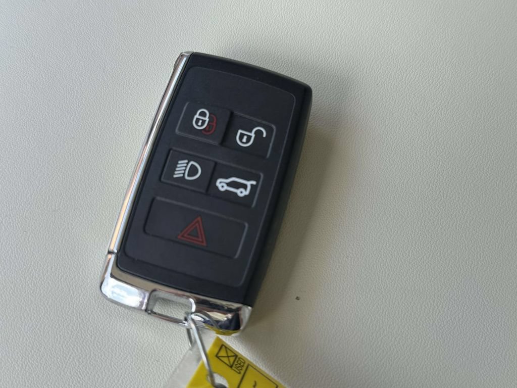 Certified 2025 Land Rover Range Rover SE AWD/4WD image 23