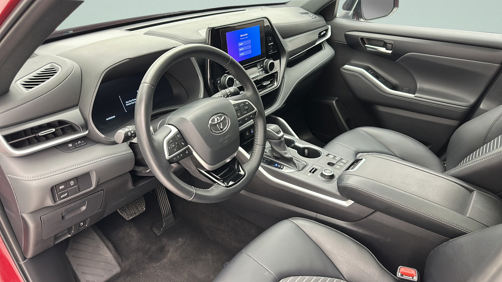 Used 2025 Toyota Highlander Limited AWD/4WD image 12