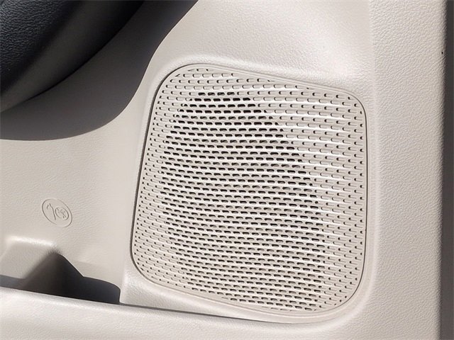 Used 2024 Chrysler Pacifica Touring-L image 16