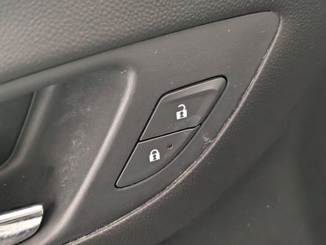 Used 2018 Chevrolet Equinox LS image 11