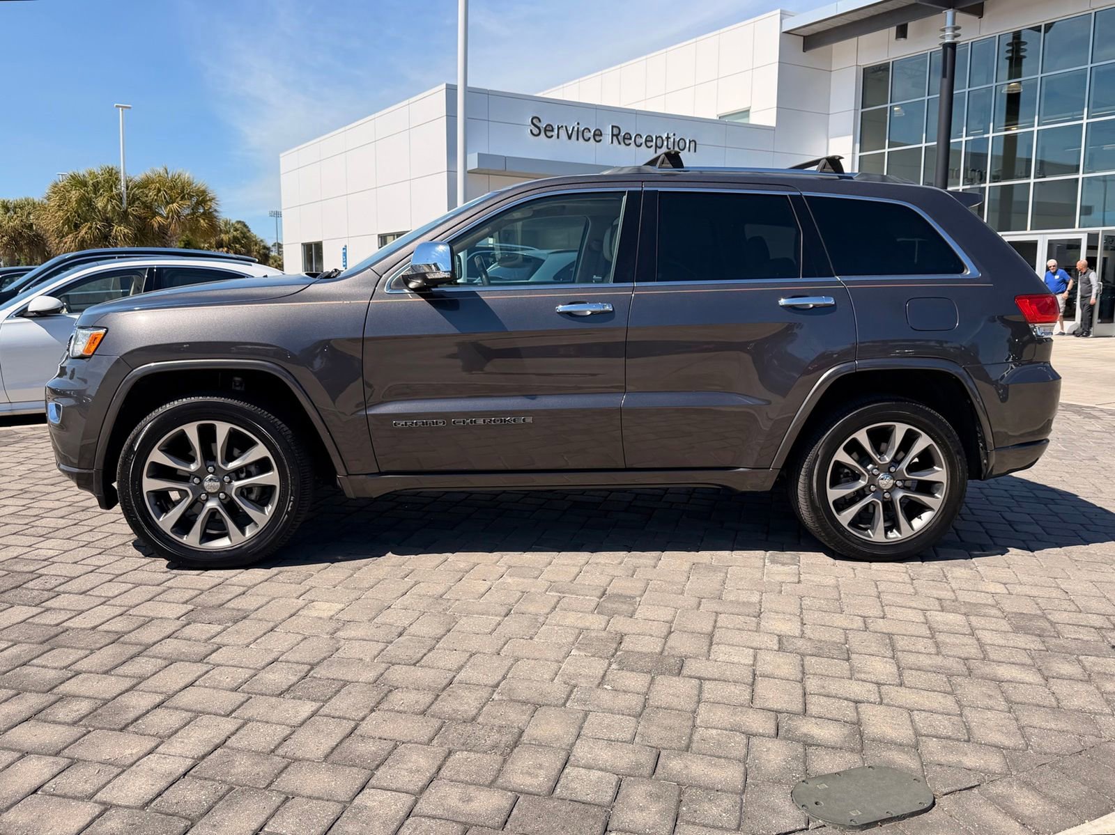 Used 2018 Jeep Grand Cherokee Overland AWD/4WD image 12