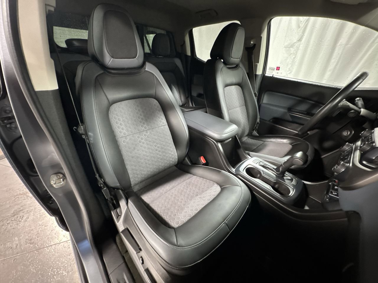 Used 2018 Chevrolet Colorado Z71 image 31