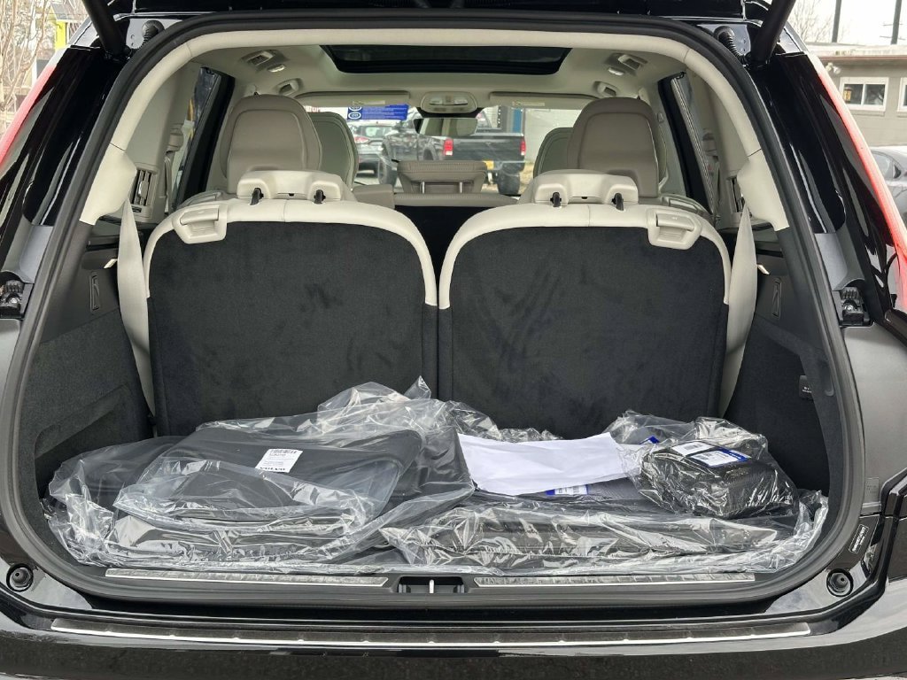 New 2026 Volvo XC90 B6 Ultra w/ Protection Package Premier AWD/4WD image 13