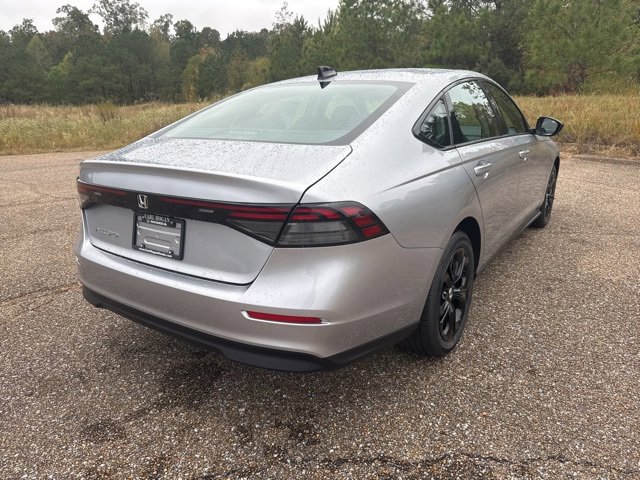 New 2025 Honda Accord SE image 3