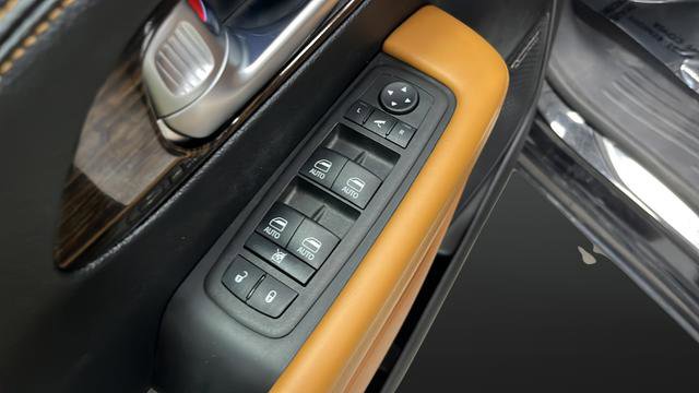 Used 2023 Chrysler Pacifica Pinnacle FWD image 22