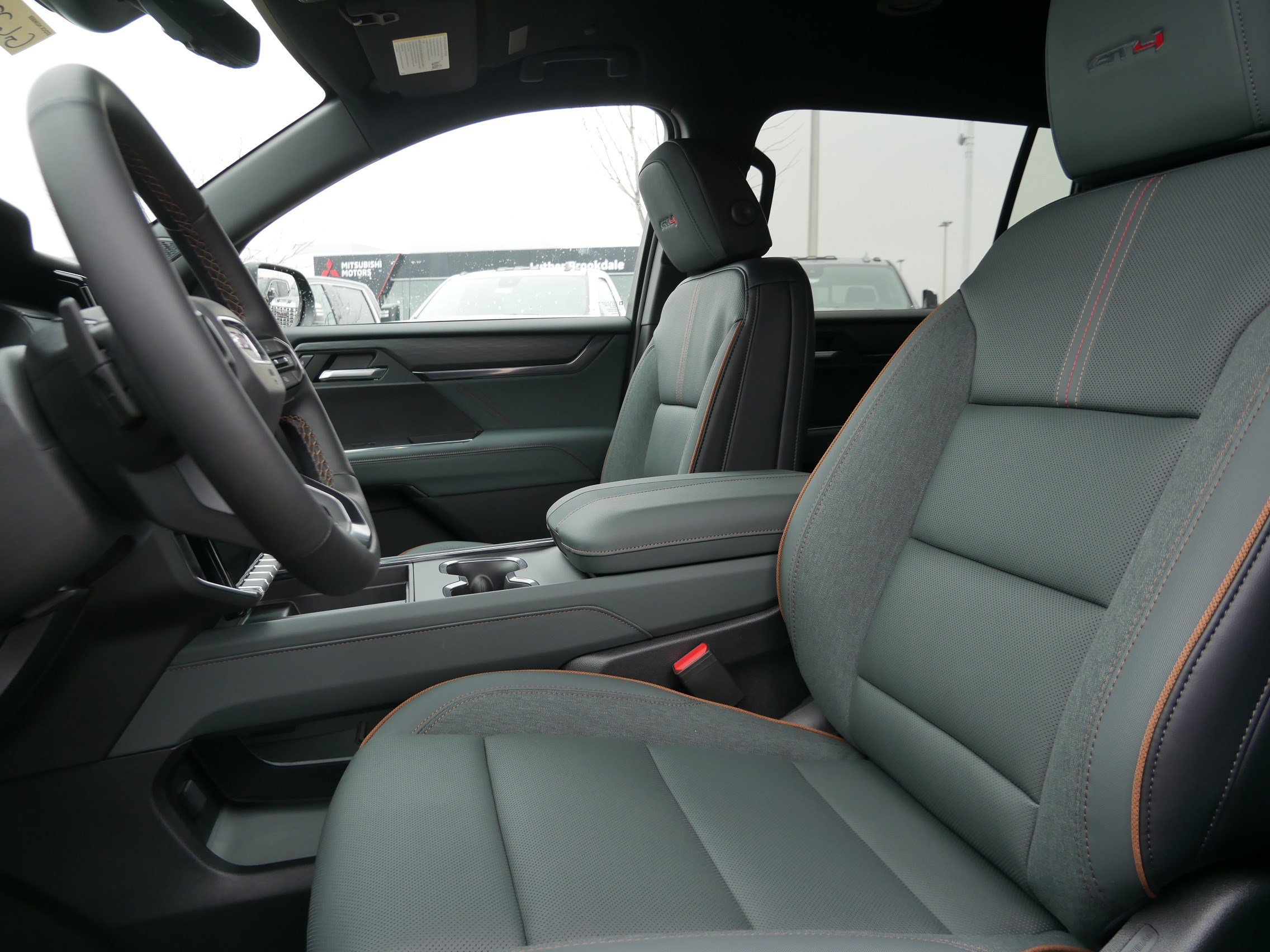New 2026 GMC Acadia AT4 w/ Luxury Package AWD/4WD image 4
