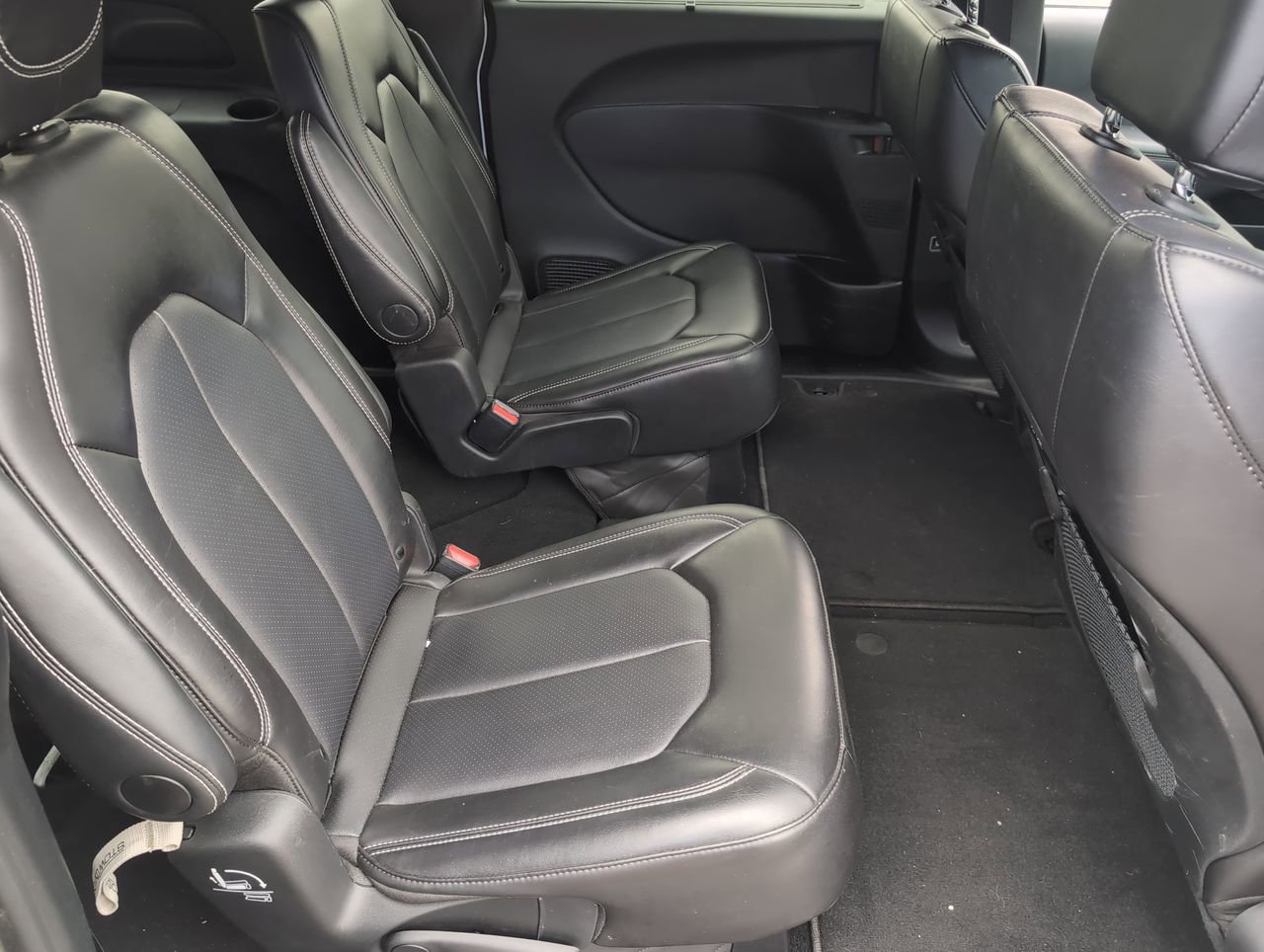 Used 2025 Chrysler Pacifica Select image 15