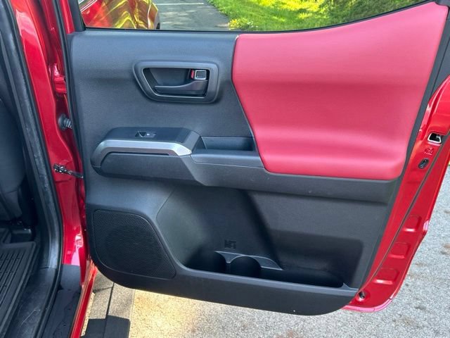 Certified 2022 Toyota Tacoma SR5 w/ Technology Package AWD/4WD image 41