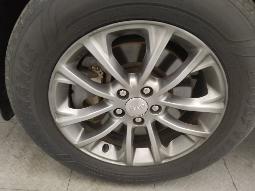 Used 2019 Jeep Cherokee Latitude Plus image 31