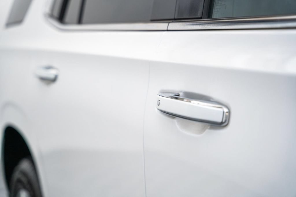 Used 2025 Chevrolet Tahoe Premier AWD/4WD image 18