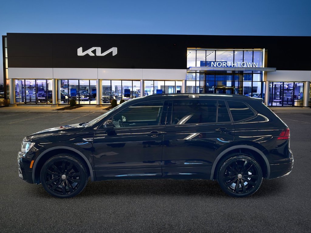 Used 2020 Volkswagen Tiguan SE R-Line AWD/4WD image 2