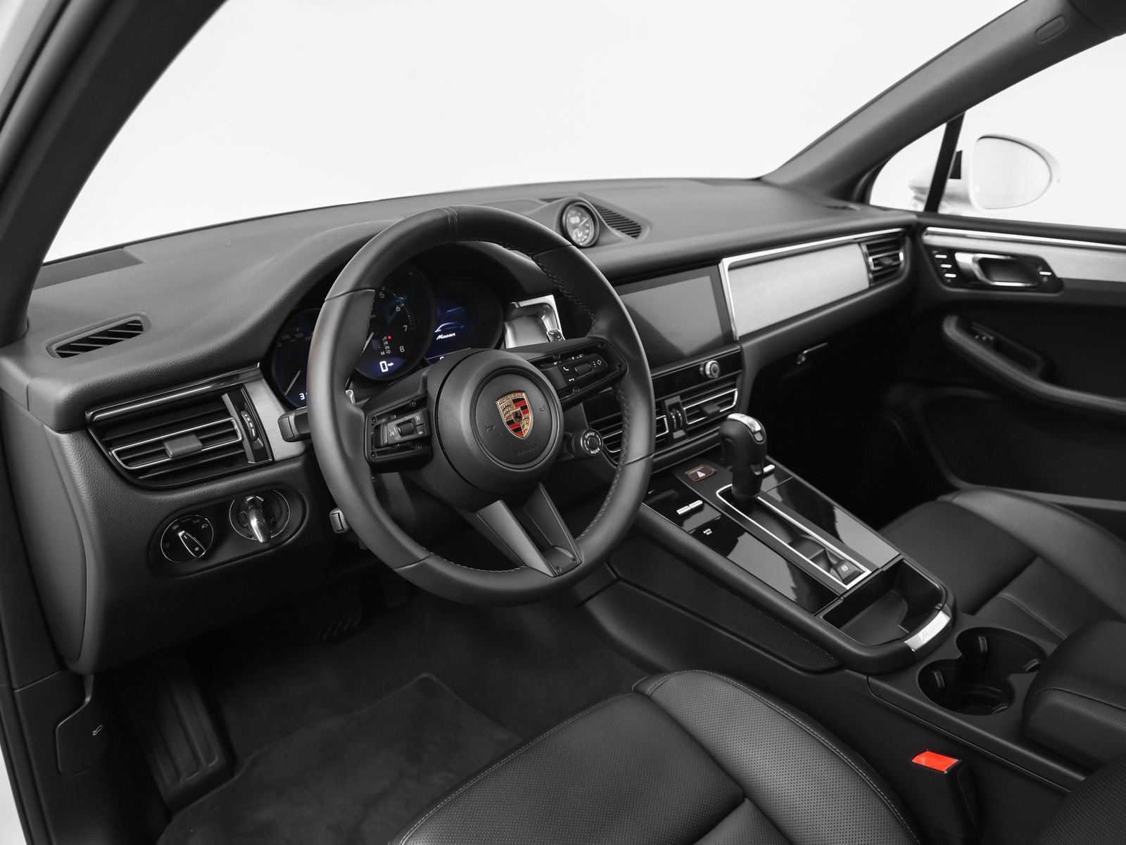 Certified 2026 Porsche Macan image 4
