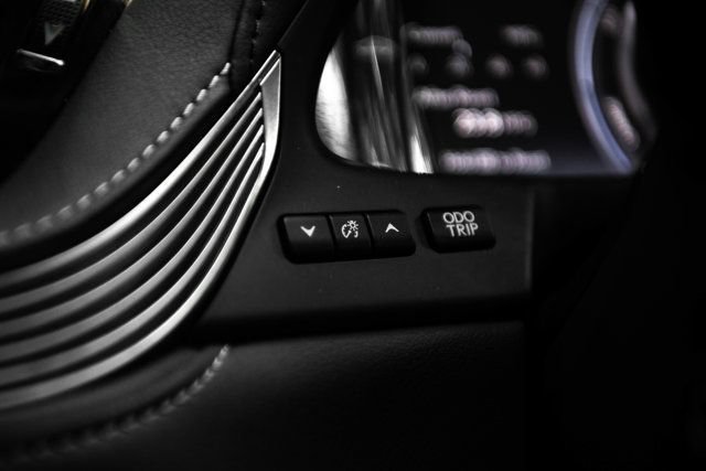 Used 2023 Lexus LS 500h AWD w/ Luxury Package image 34