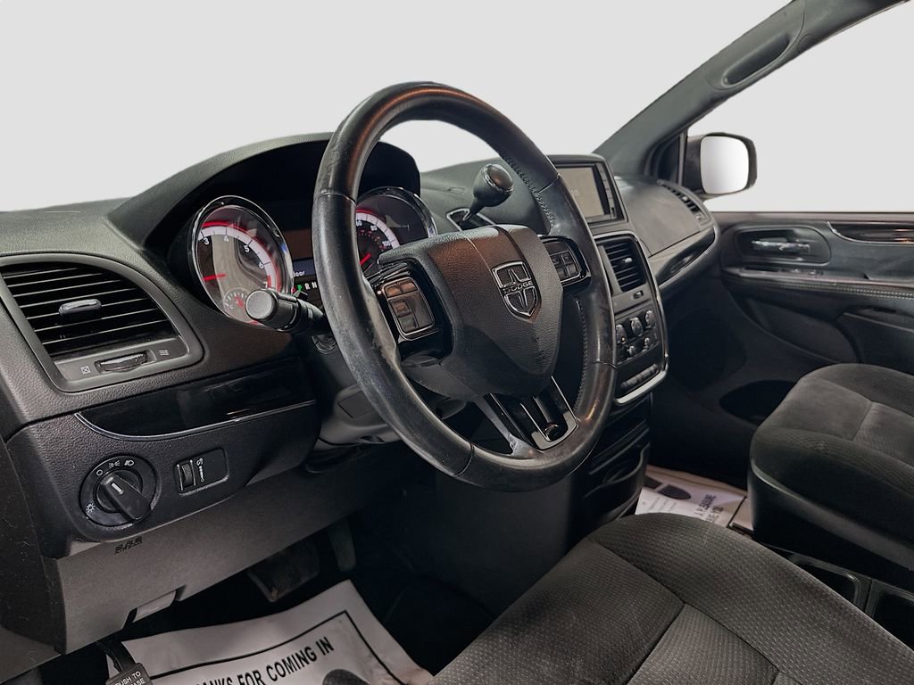Used 2017 Dodge Grand Caravan SE image 7