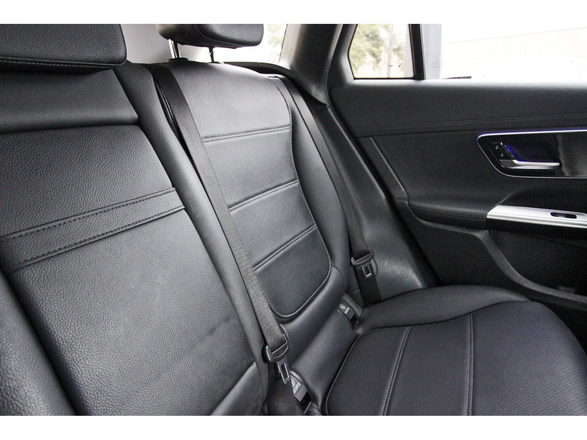 Used 2023 Mercedes-Benz GLC 300 image 13