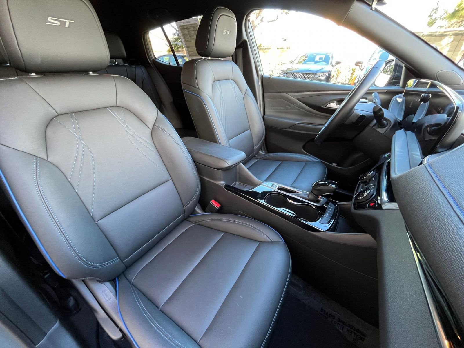 Used 2025 Buick Envista Sport Touring image 36