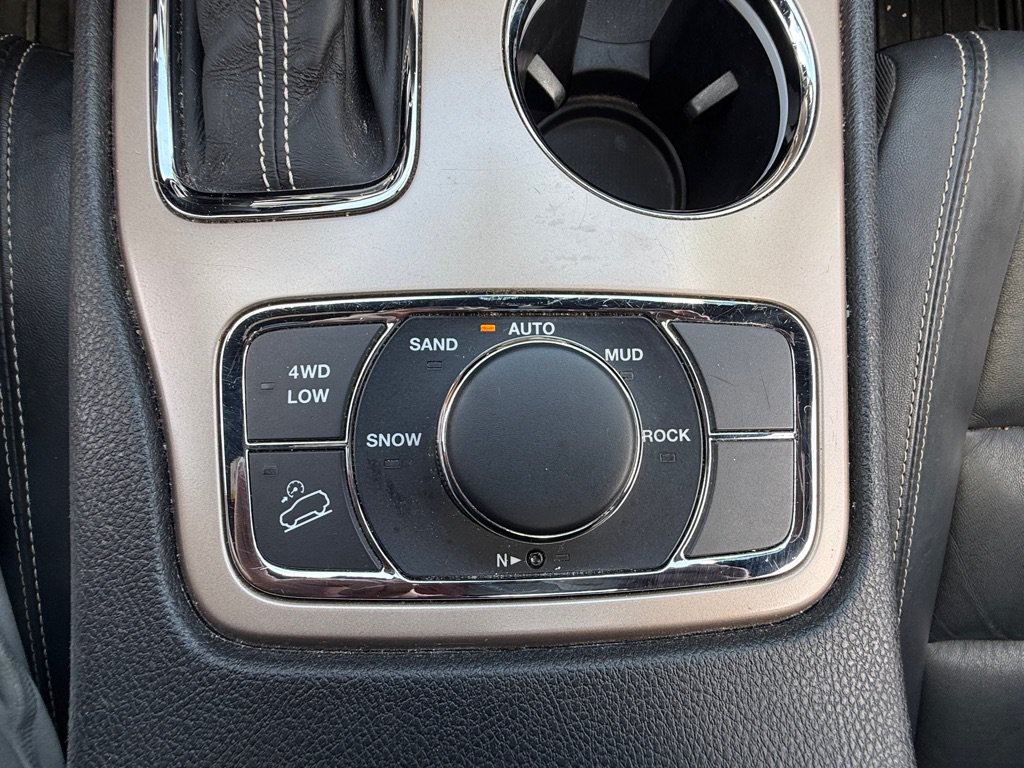 Used 2016 Jeep Grand Cherokee Limited AWD/4WD image 13