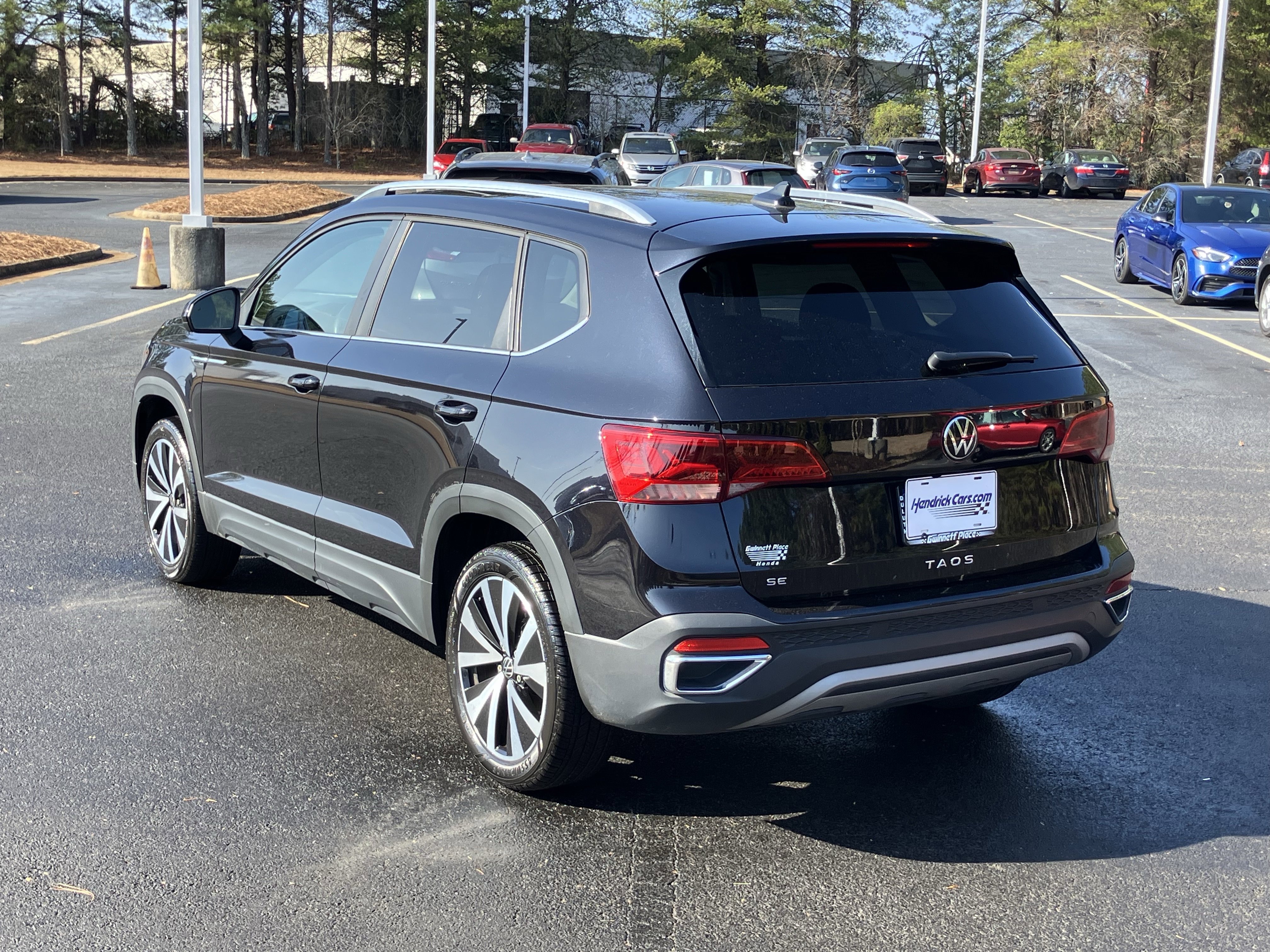 Used 2024 Volkswagen Taos SE image 8