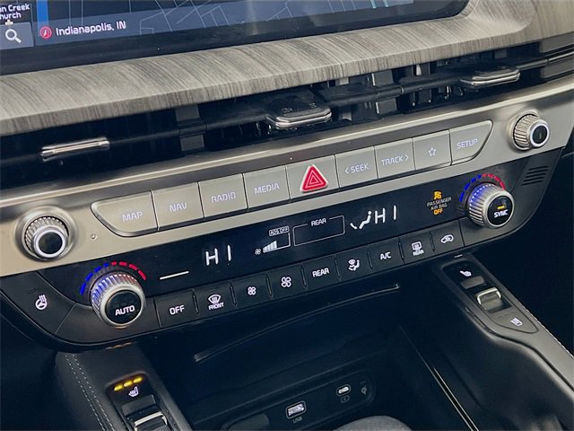 Used 2023 Kia Telluride EX w/ EX Captain's Chair Package image 19