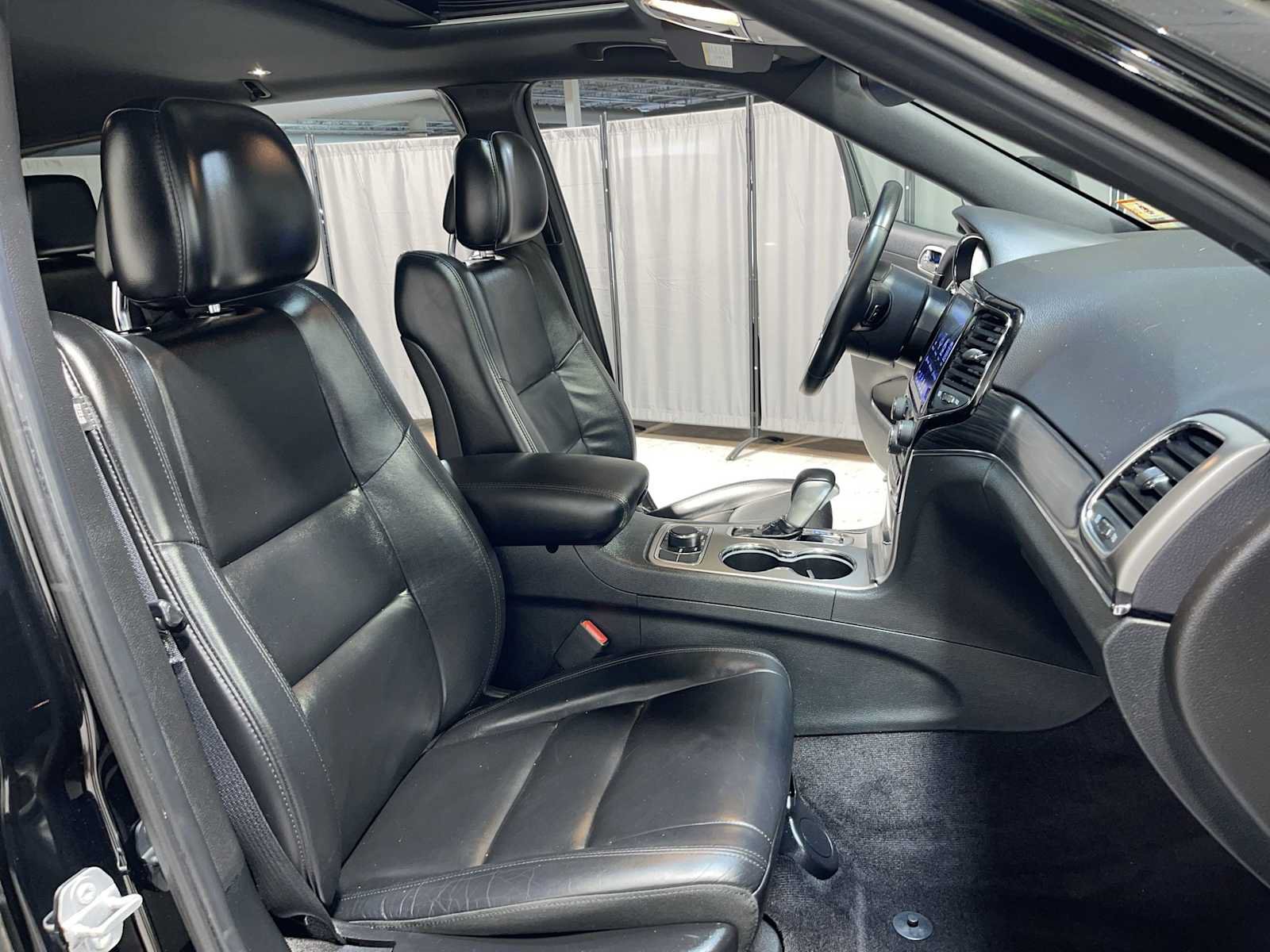 Used 2019 Jeep Grand Cherokee Limited AWD/4WD image 14