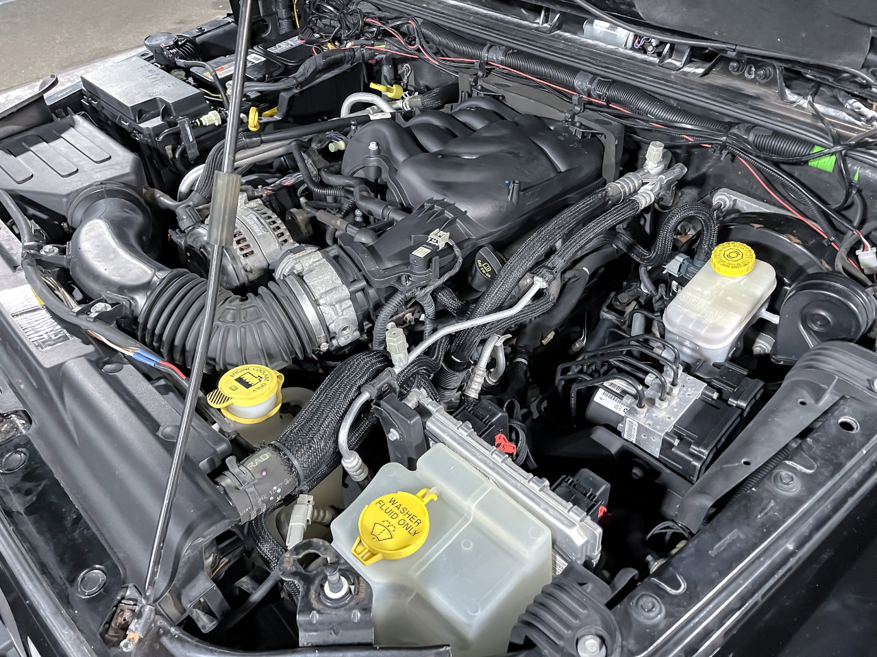 Used 2018 Jeep Wrangler Unlimited Sahara image 32