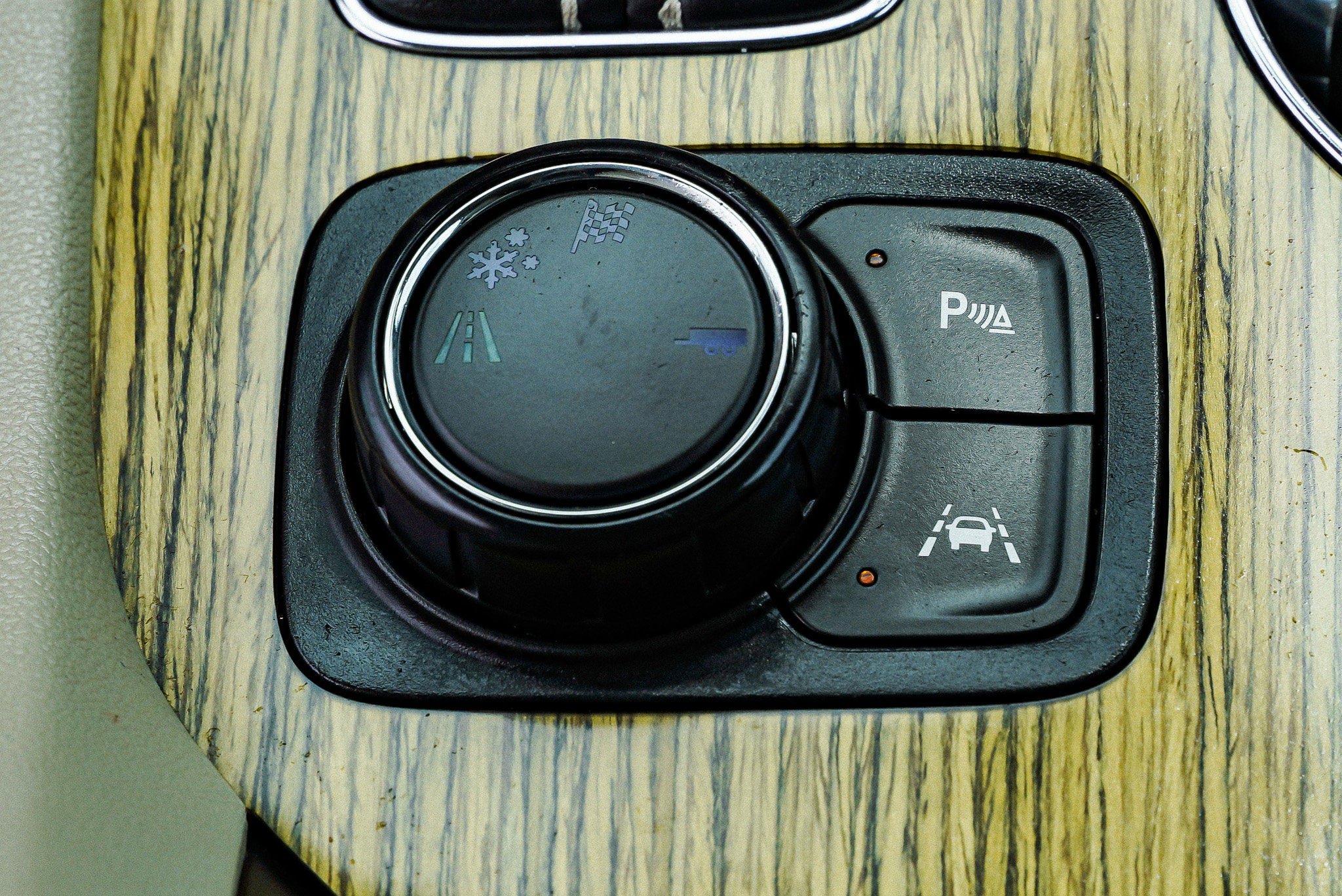 Used 2018 GMC Acadia Denali w/ Technology Package FWD image 42