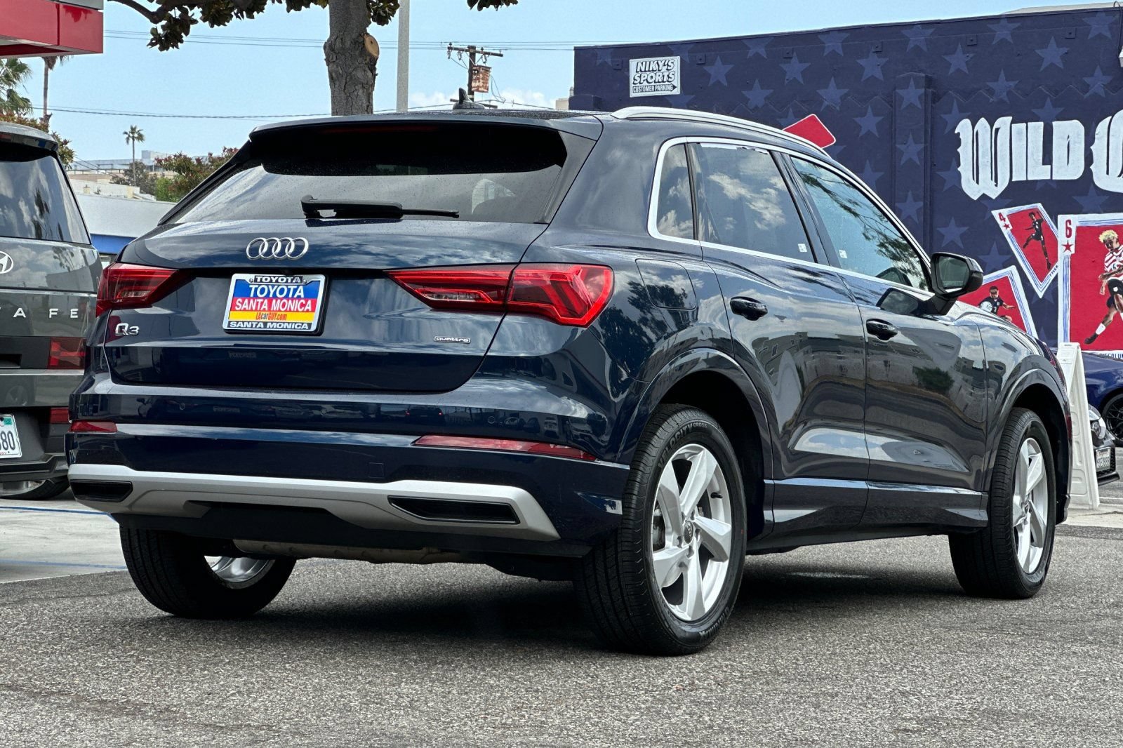 Used 2020 Audi Q3 2.0T Premium w/ Convenience Package AWD/4WD image 4
