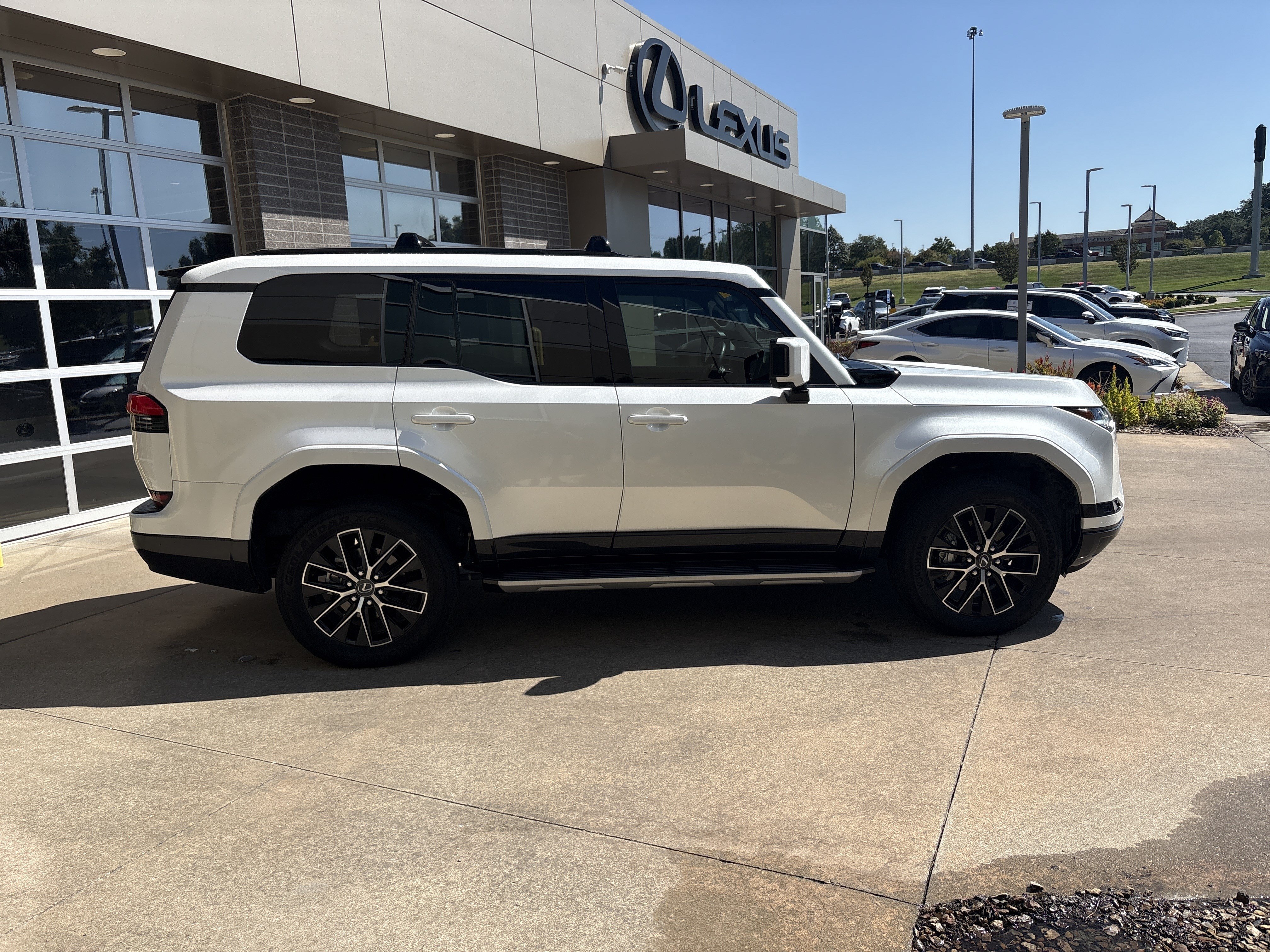 Used 2024 Lexus GX 550 w/ Accessory Package (2T) AWD/4WD image 31